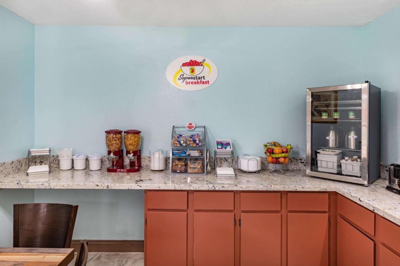 Super 8 By Wyndham Kinder/Coushatta Near Casino Экстерьер фото